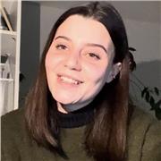 Etudiante souhaitant apporter son aide, niveau primaire/collège